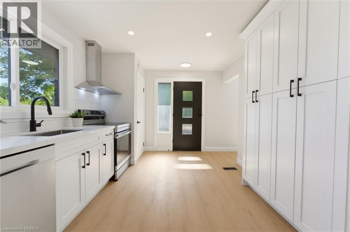 Photo 3 at 115 Evelyn Street, Fairview / Greenbrier, Brantford