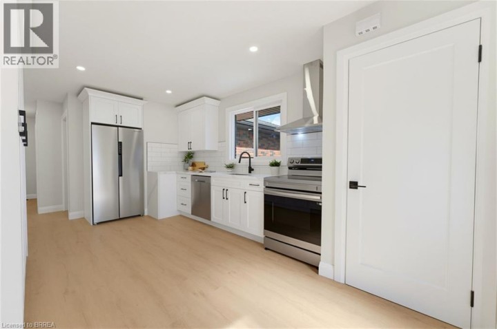 Photo 4 at 115 Evelyn Street, Fairview / Greenbrier, Brantford