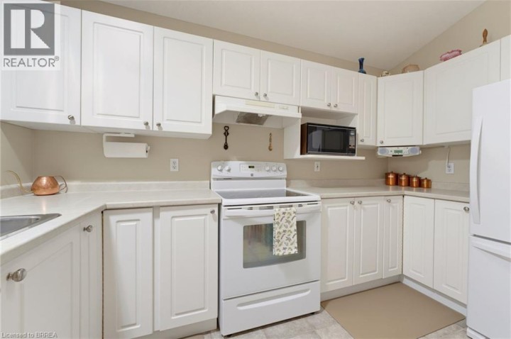 Photo 11 at 9 - 73 W Morton Avenue, North Park / Wood St., Brantford