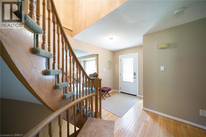 Photo 7 at 54 Dante Crescent, Brantwood Park, Brantford