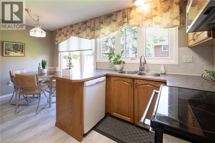 Photo 12 at 54 Dante Crescent, Brantwood Park, Brantford