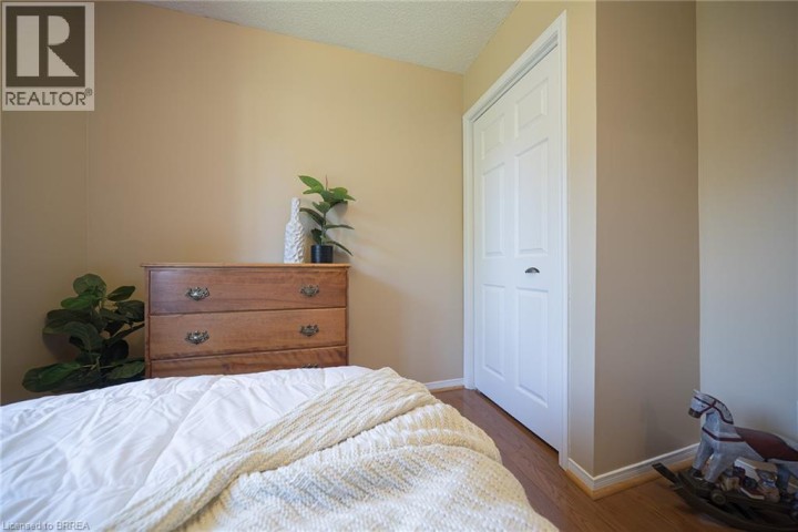 Photo 32 at 54 Dante Crescent, Brantwood Park, Brantford