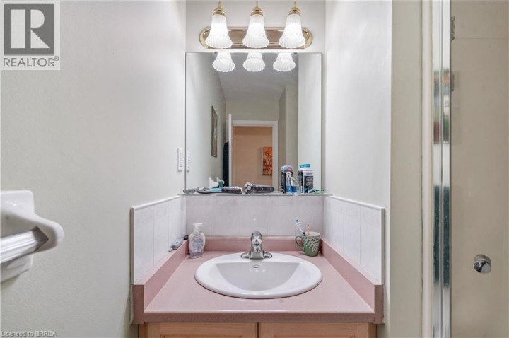 Photo 10 at 11 - 1 Buchanan Crescent, Lynden Hills, Brantford