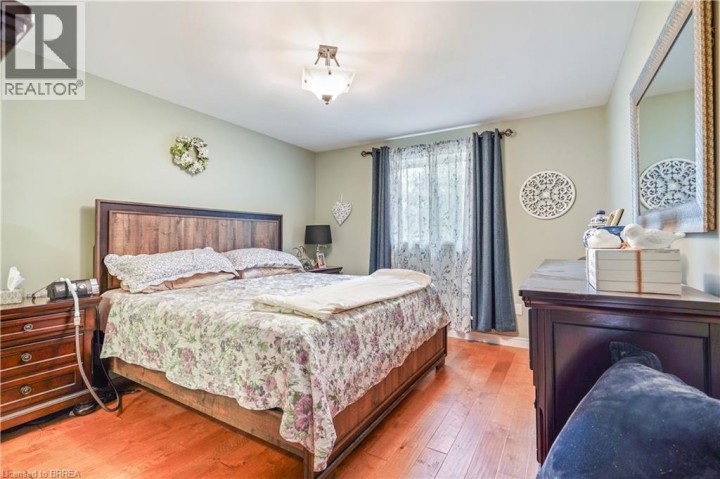 Photo 19 at 11 - 1 Buchanan Crescent, Lynden Hills, Brantford