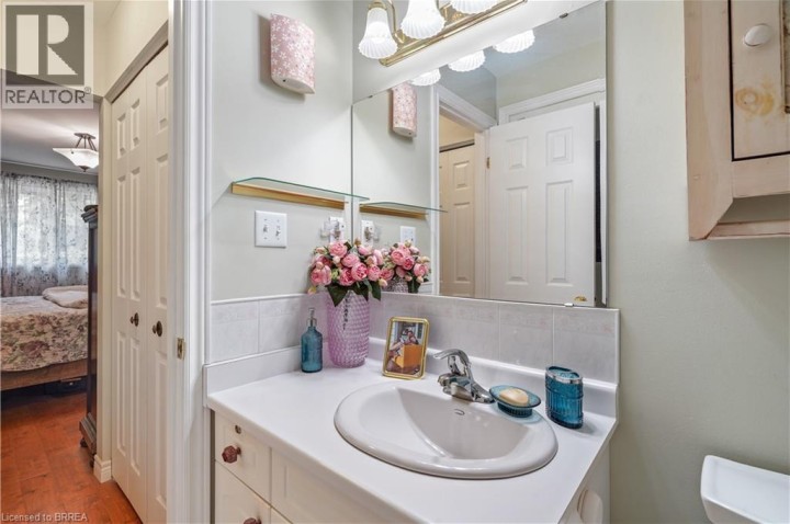 Photo 22 at 11 - 1 Buchanan Crescent, Lynden Hills, Brantford