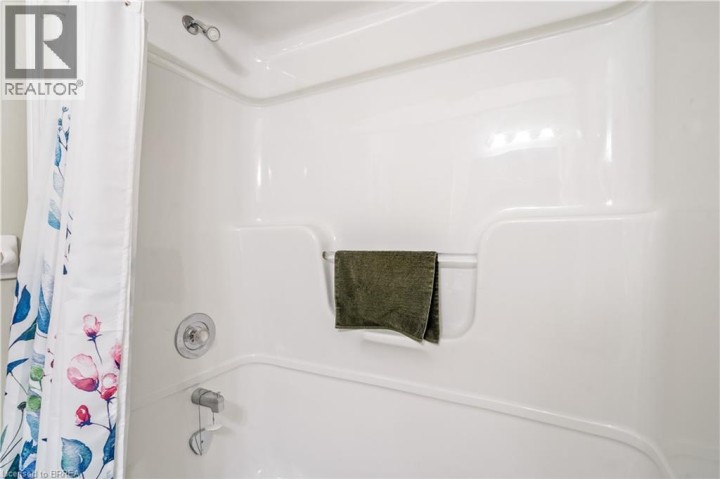 Photo 23 at 11 - 1 Buchanan Crescent, Lynden Hills, Brantford