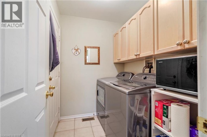 Photo 24 at 11 - 1 Buchanan Crescent, Lynden Hills, Brantford