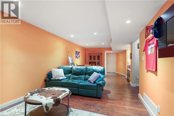 Photo 25 at 11 - 1 Buchanan Crescent, Lynden Hills, Brantford
