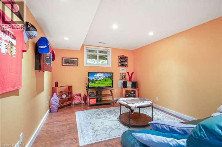 Photo 26 at 11 - 1 Buchanan Crescent, Lynden Hills, Brantford