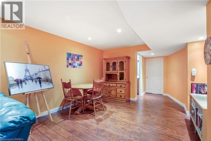 Photo 27 at 11 - 1 Buchanan Crescent, Lynden Hills, Brantford