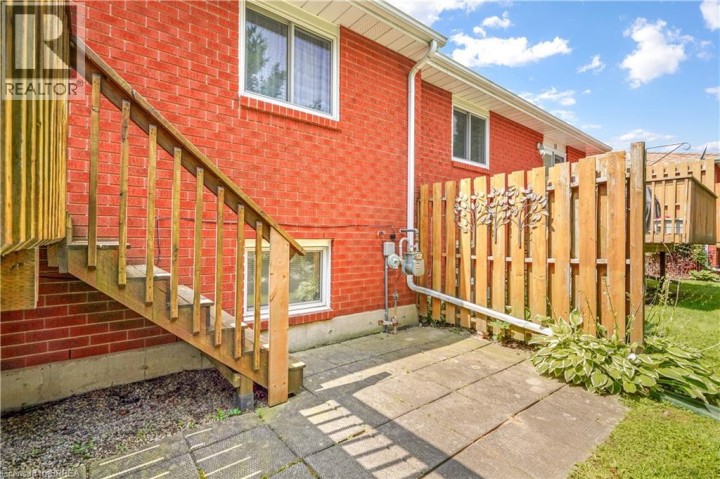 Photo 37 at 11 - 1 Buchanan Crescent, Lynden Hills, Brantford