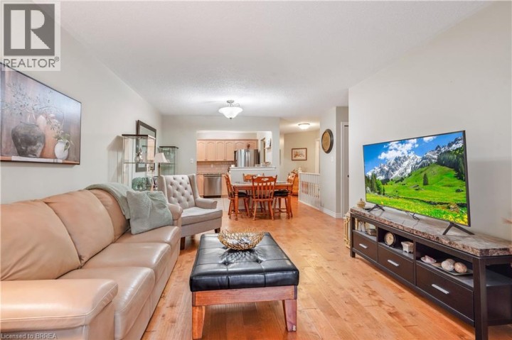 Photo 18 at 11 - 1 Buchanan Crescent, Lynden Hills, Brantford