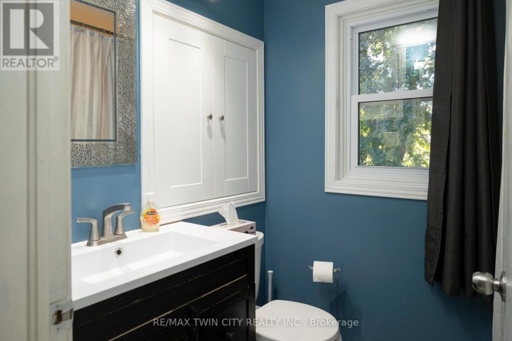 Photo 16 at 92 W Sovereign Street, Waterford, Norfolk County