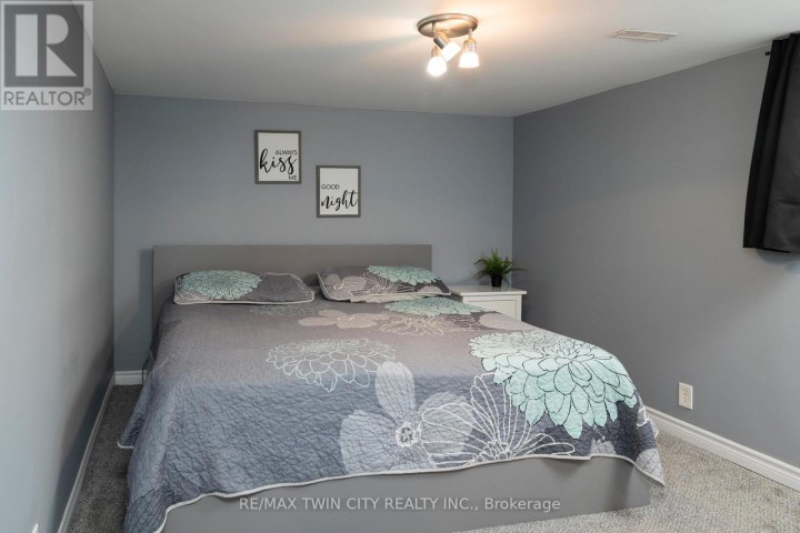 Photo 19 at 92 W Sovereign Street, Waterford, Norfolk County