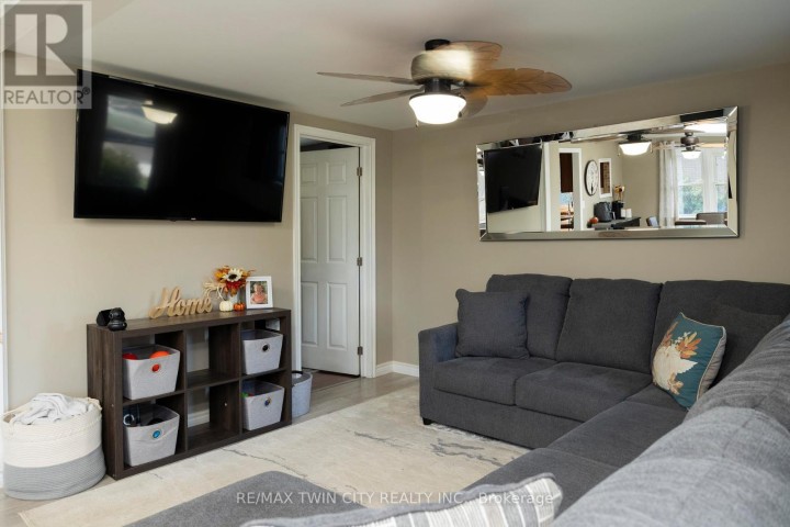 Photo 6 at 92 W Sovereign Street, Waterford, Norfolk County