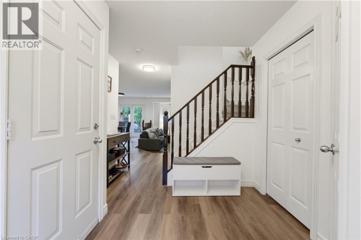 Photo 10 at 62 Potters Way, Woodstock - South, Woodstock