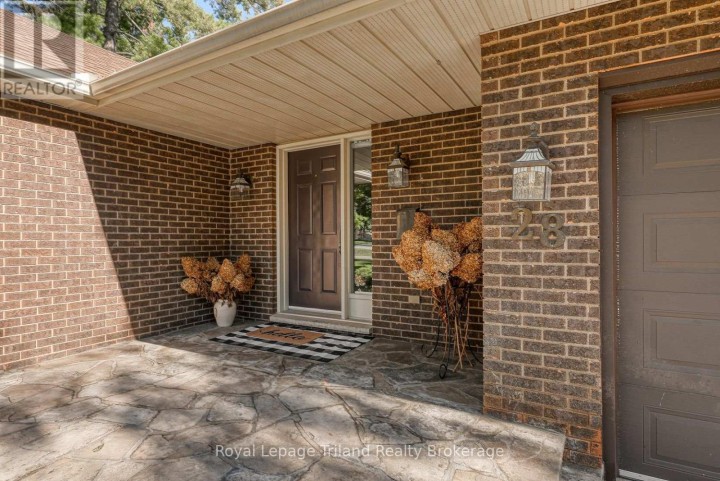 Photo 2 at 28 Segal Drive, Tillsonburg