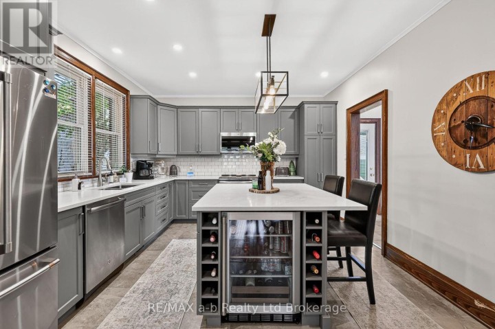 Photo 10 at 162 Graham Street, Woodstock - North, Woodstock