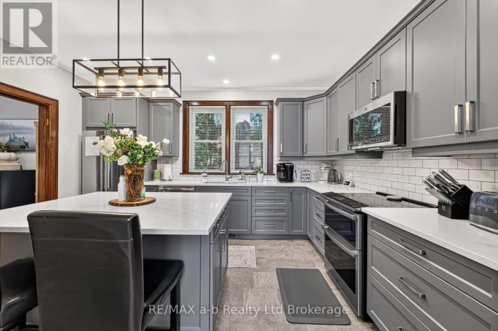 Photo 11 at 162 Graham Street, Woodstock - North, Woodstock