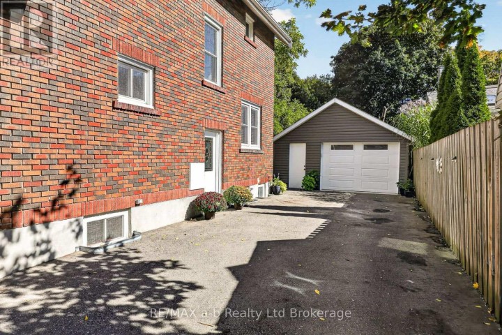 Photo 3 at 162 Graham Street, Woodstock - North, Woodstock