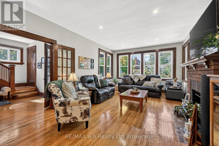 Photo 8 at 162 Graham Street, Woodstock - North, Woodstock