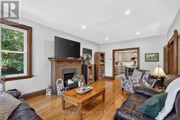 Photo 9 at 162 Graham Street, Woodstock - North, Woodstock