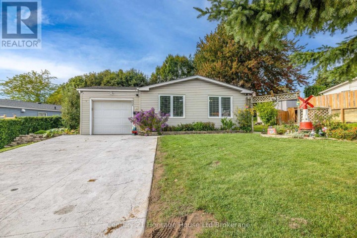 Photo 2 at 921 Lincoln Drive, Woodstock - South, Woodstock