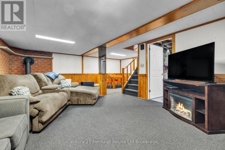 Photo 22 at 921 Lincoln Drive, Woodstock - South, Woodstock