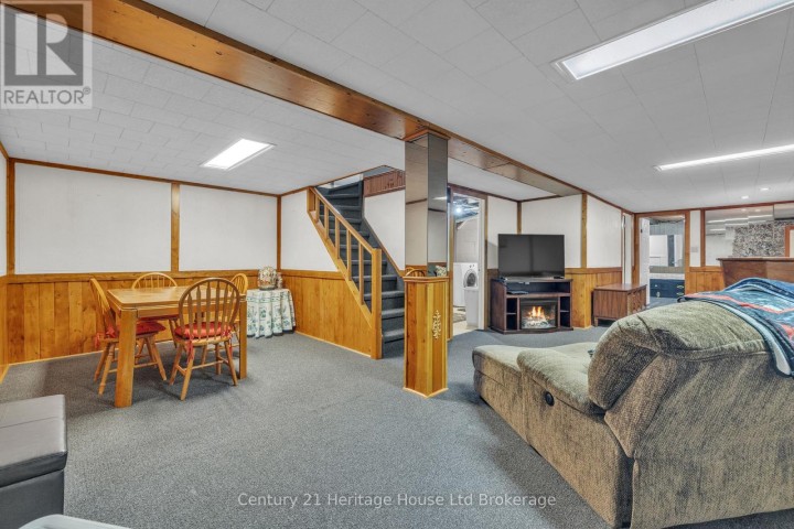 Photo 15 at 921 Lincoln Drive, Woodstock - South, Woodstock