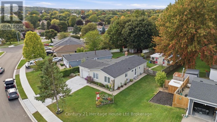 Photo 3 at 921 Lincoln Drive, Woodstock - South, Woodstock