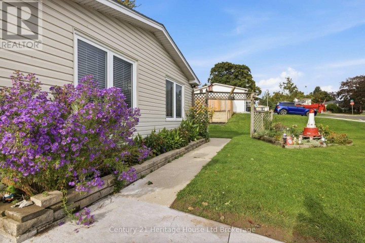 Photo 29 at 921 Lincoln Drive, Woodstock - South, Woodstock