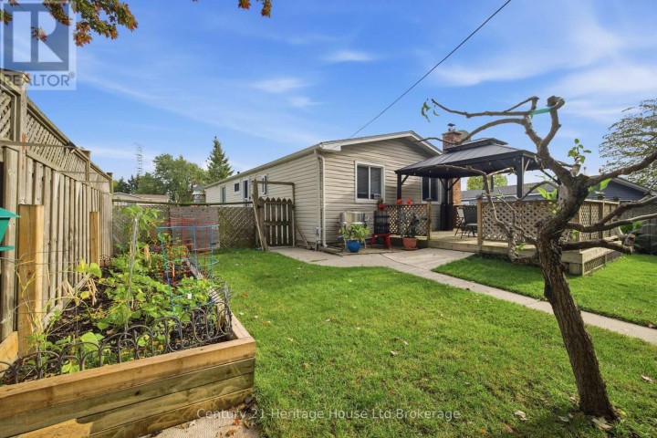 Photo 34 at 921 Lincoln Drive, Woodstock - South, Woodstock
