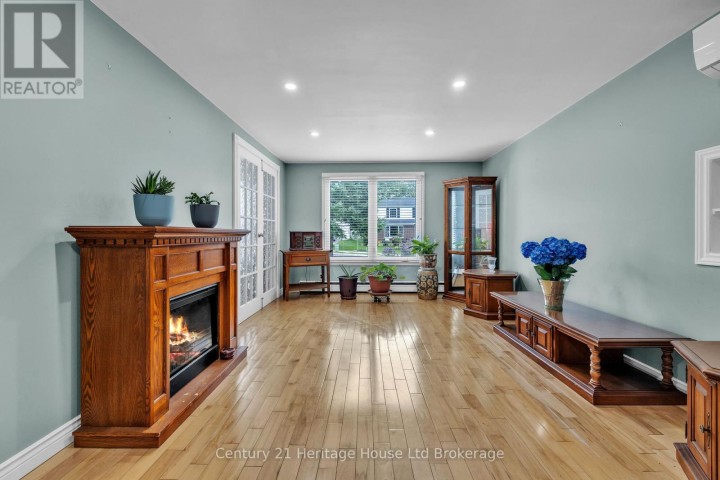 Photo 5 at 921 Lincoln Drive, Woodstock - South, Woodstock