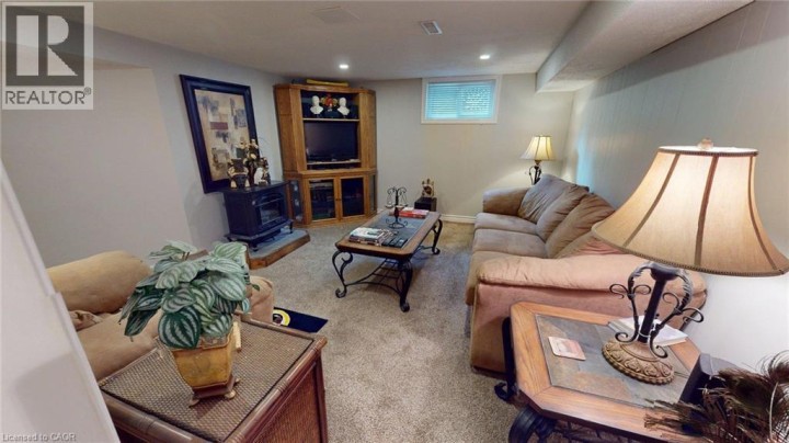 Photo 19 at 7 Cambridge Drive, Mayfair, Brantford