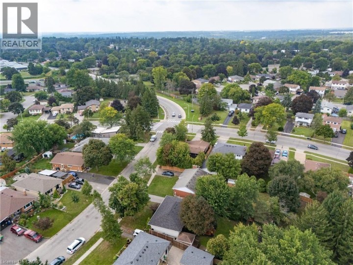 Photo 35 at 7 Cambridge Drive, Mayfair, Brantford