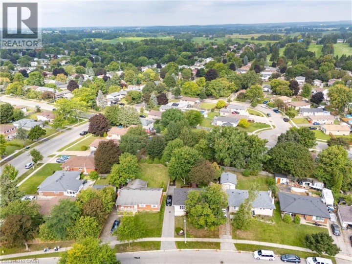 Photo 32 at 7 Cambridge Drive, Mayfair, Brantford