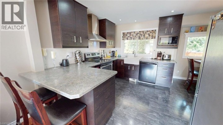 Photo 6 at 7 Cambridge Drive, Mayfair, Brantford