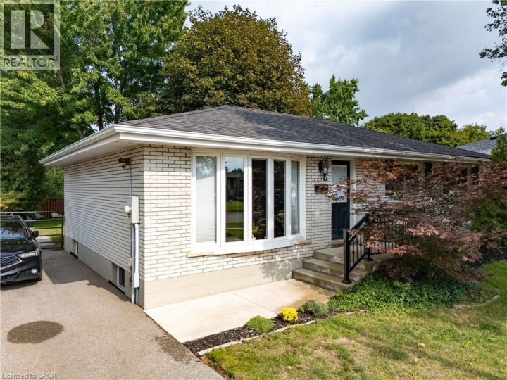 Photo 25 at 7 Cambridge Drive, Mayfair, Brantford