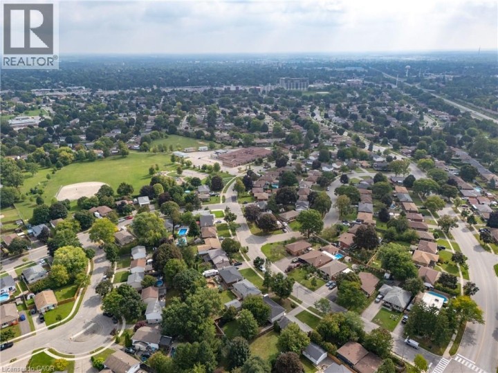 Photo 36 at 7 Cambridge Drive, Mayfair, Brantford