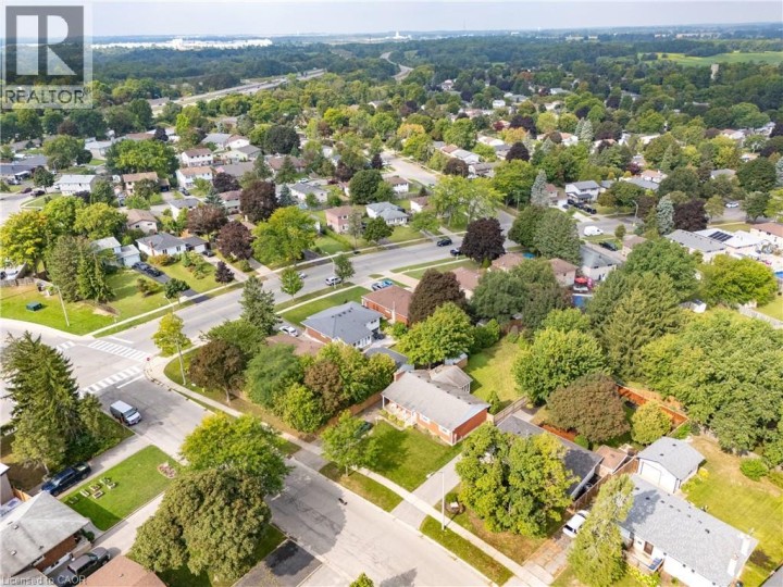 Photo 31 at 7 Cambridge Drive, Mayfair, Brantford