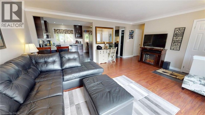 Photo 5 at 7 Cambridge Drive, Mayfair, Brantford