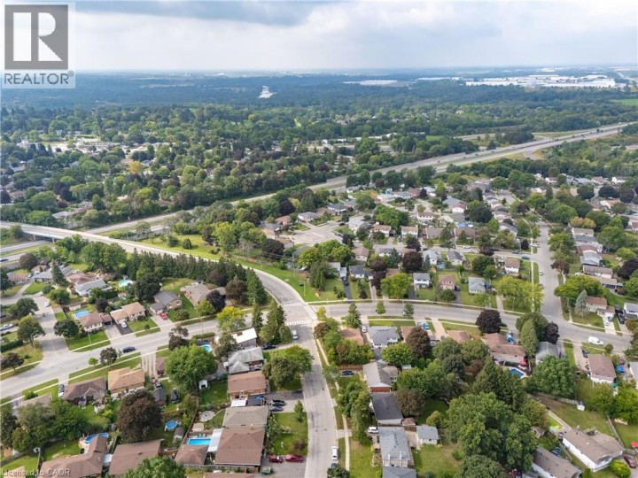 Photo 37 at 7 Cambridge Drive, Mayfair, Brantford