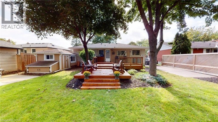 Photo 2 at 7 Cambridge Drive, Mayfair, Brantford