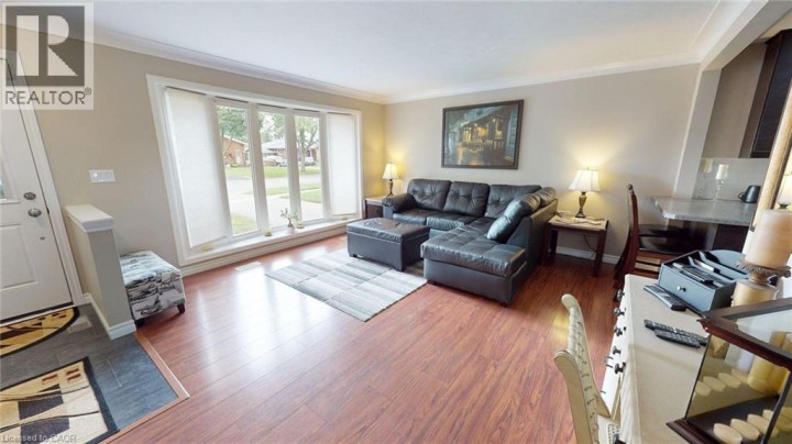 Photo 4 at 7 Cambridge Drive, Mayfair, Brantford
