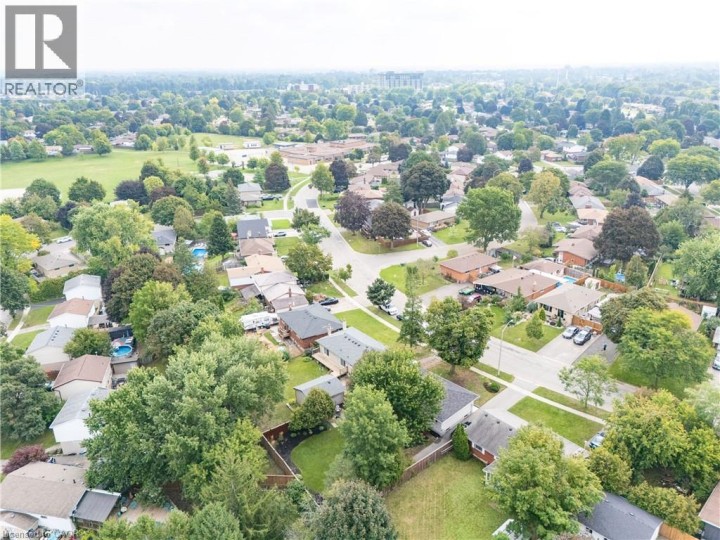Photo 34 at 7 Cambridge Drive, Mayfair, Brantford