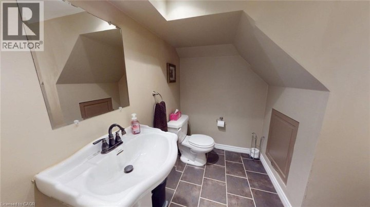 Photo 20 at 7 Cambridge Drive, Mayfair, Brantford