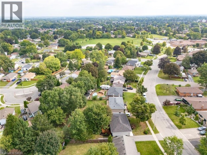 Photo 33 at 7 Cambridge Drive, Mayfair, Brantford