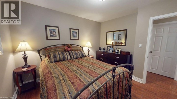 Photo 15 at 7 Cambridge Drive, Mayfair, Brantford