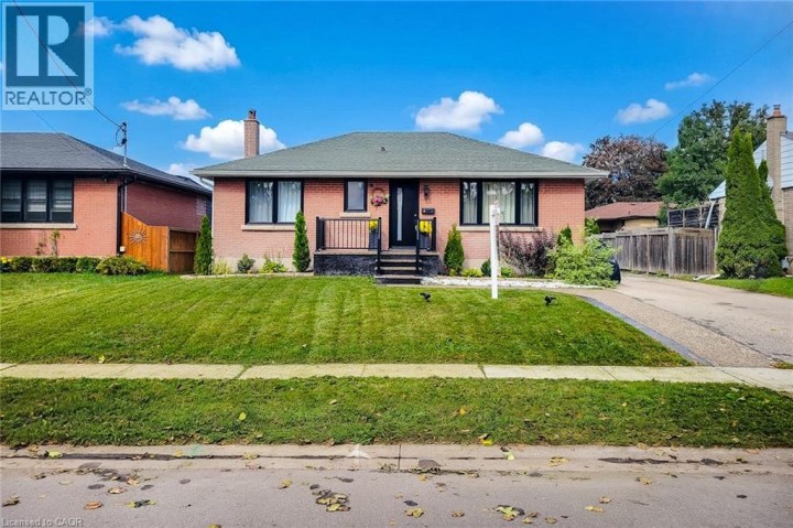 Photo 1 at 8 Albemarle Street, Echo Place, Brantford