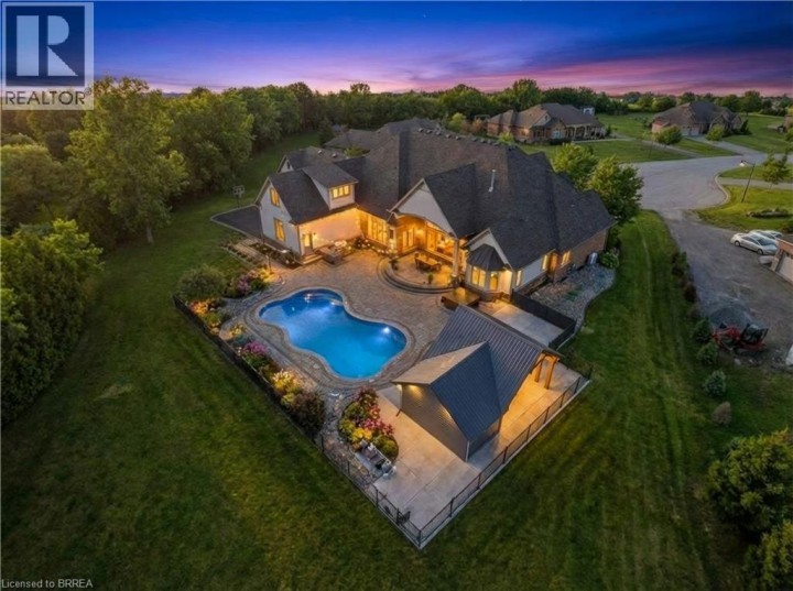 Photo 1 at 29 Wallace Court, Sw Rural, Brantford